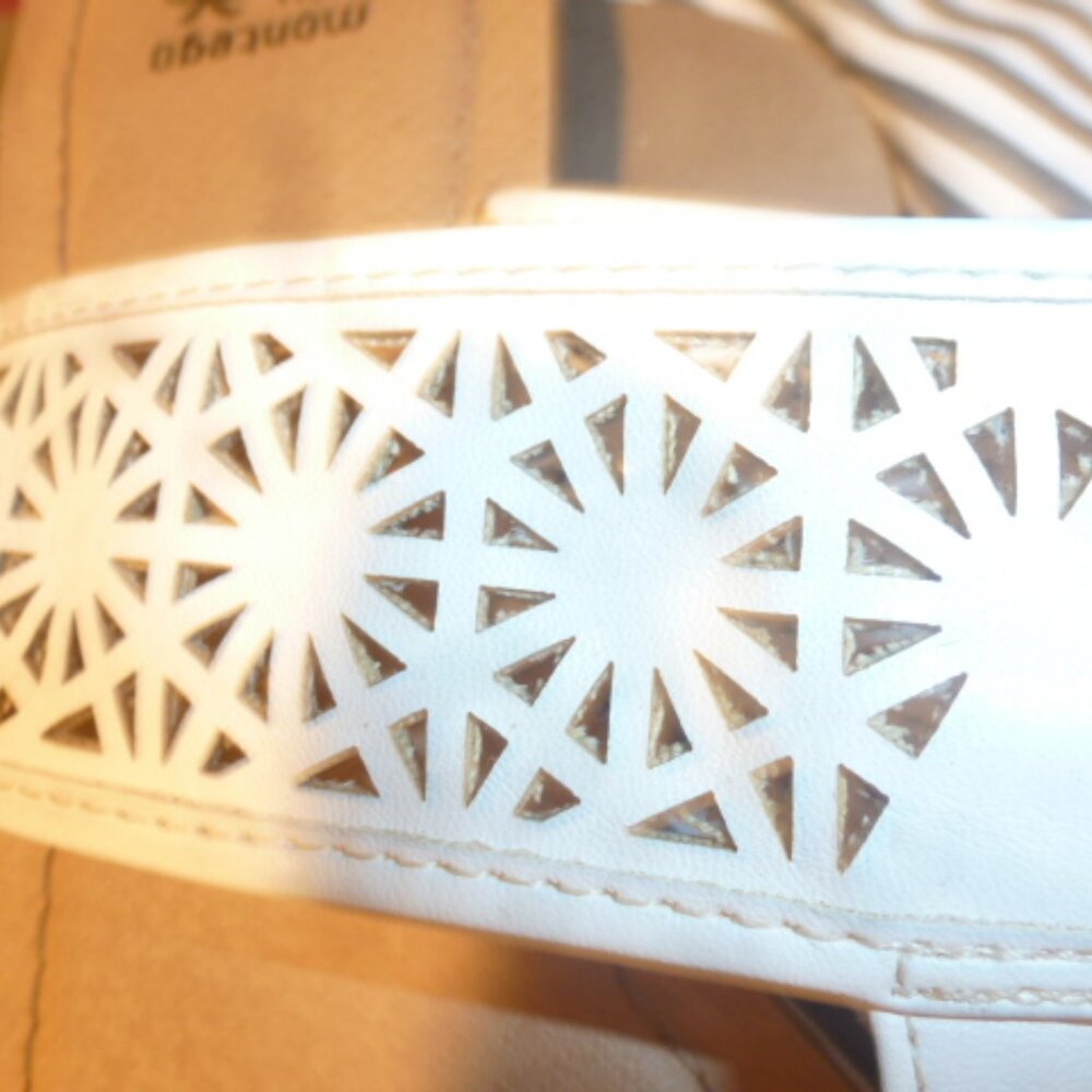Montego Bay Club white faux leather sandals/ flip flops size 8 - Picture 11 of 12